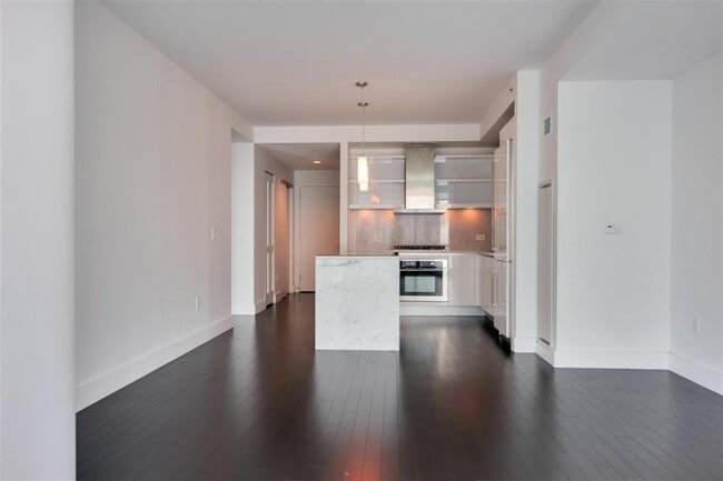 Building Photo - 77 Hudson St