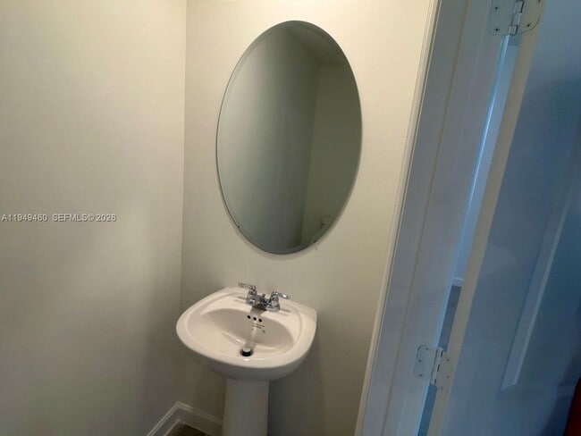 Building Photo - 254 10th Ct