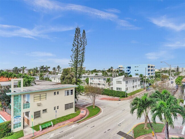 Building Photo - 8233 Harding Ave