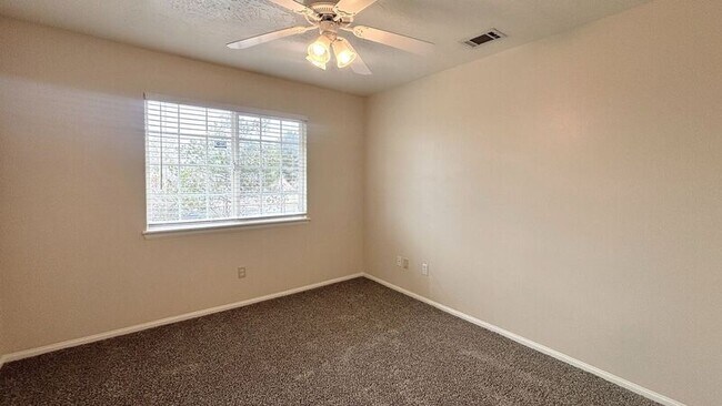 Building Photo - 14871 Apple Valley Rd