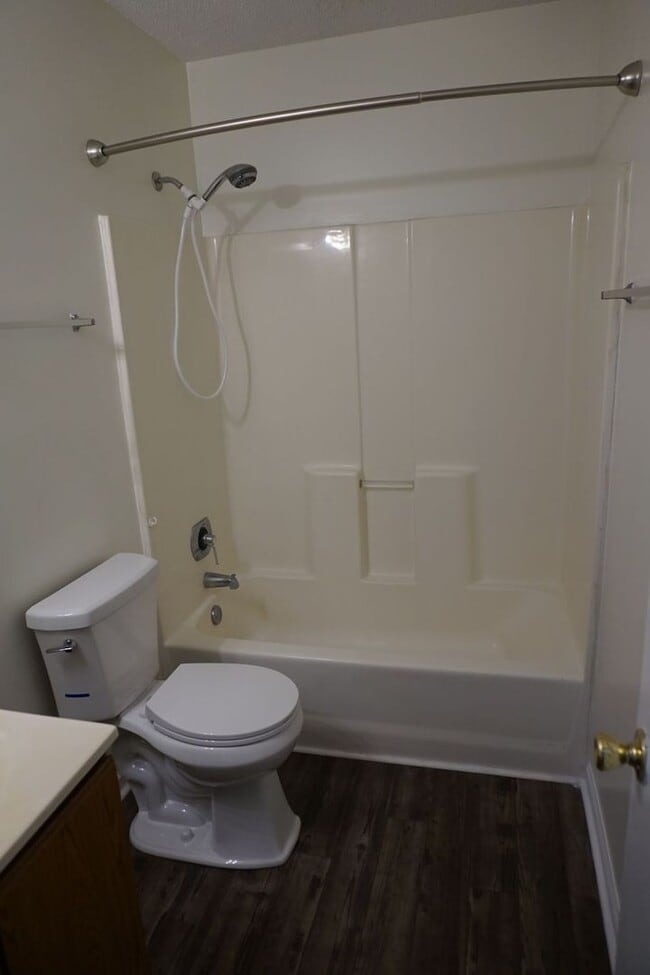 Building Photo - Cozy Two Bedroom 2 Full Bathroom Duplex!