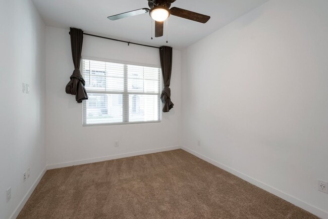 Building Photo - Like Brand New Luxurious Modern 3 Bedroom 2 Bath Townhome in Warner Meadow – Rare Rental Opportun...