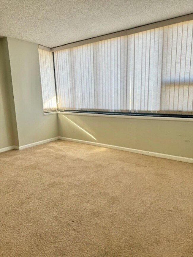 Building Photo - wh912