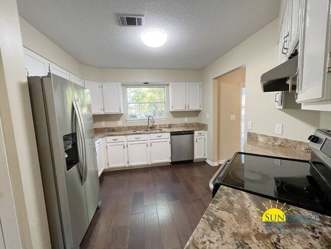 Building Photo - Stunning 3 Bedroom Home in desirable Crosswinds Landing of Fort Walton!