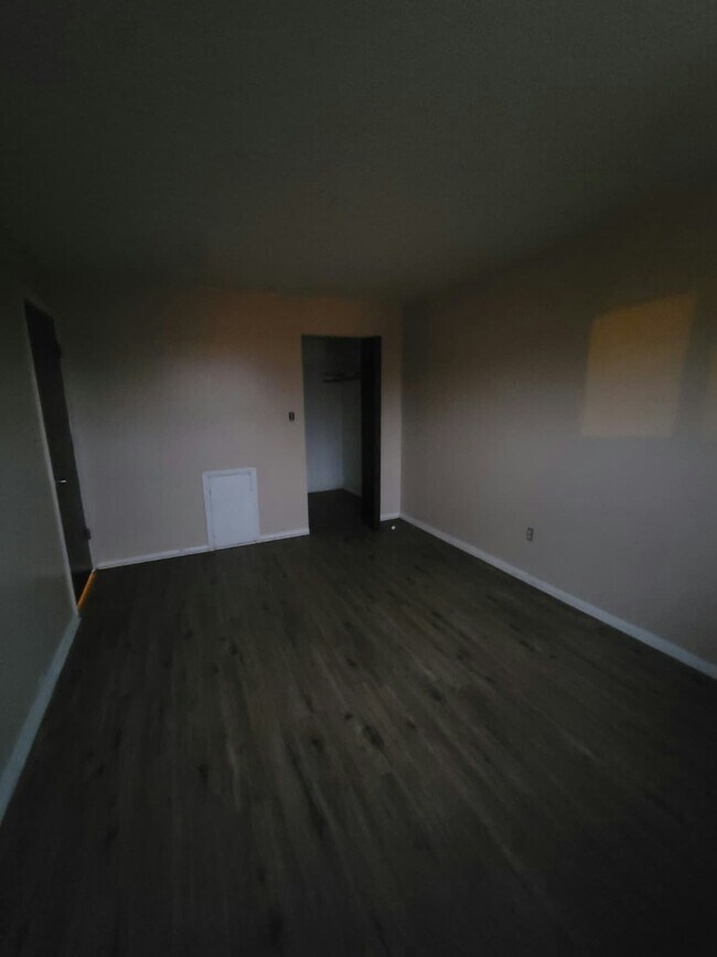 Building Photo - 14815 Euclid Ave