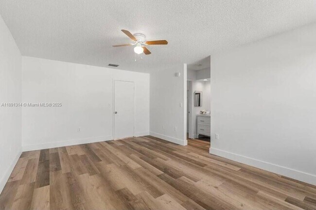 Building Photo - 2512 SW 113th Ct