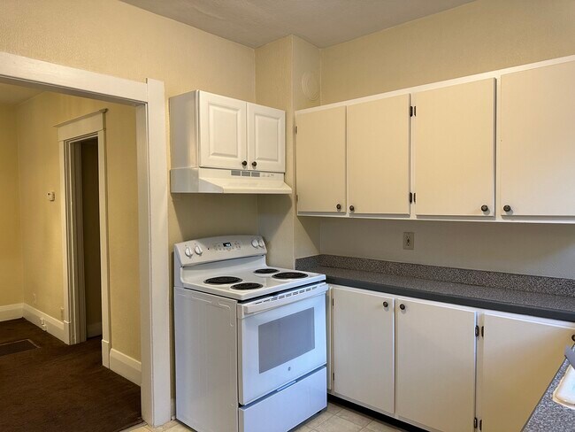 Building Photo - Two bedroom duplex West Toledo