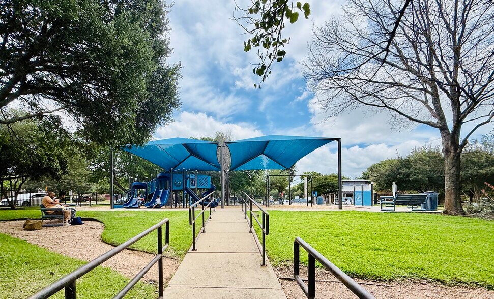 Building Photo - 913 Coronation Way