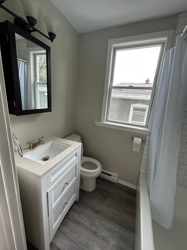 Building Photo - 512 W Orange St