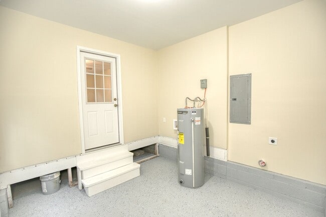 Building Photo - Great Location in Williamsburg!