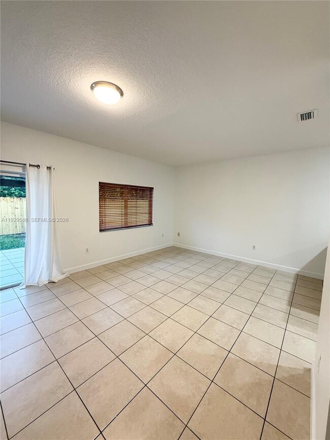 Building Photo - 13424 SW 122nd Ave