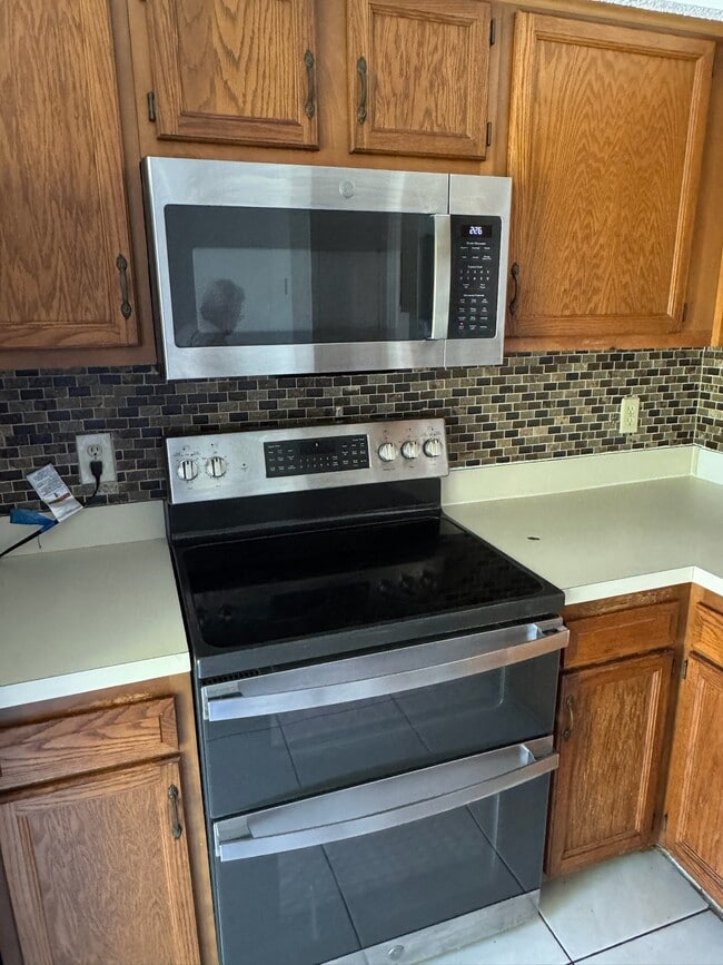 Building Photo - 11719 Fort Caroline Lakes Dr N