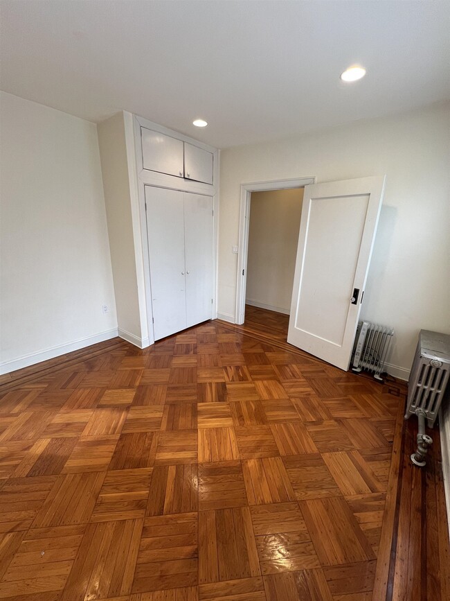 Building Photo - 96 Bartholdi Ave