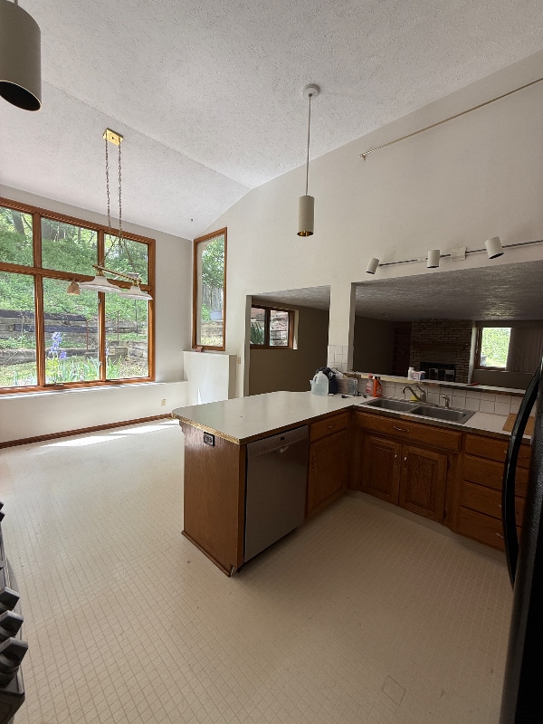 Building Photo - 1607 Chaput Dr