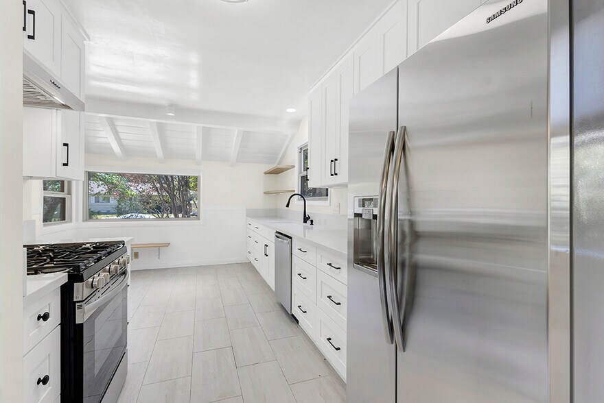 Building Photo - 4850 Excelente Dr