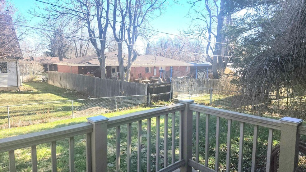 Building Photo - 6068 Vivian Ct