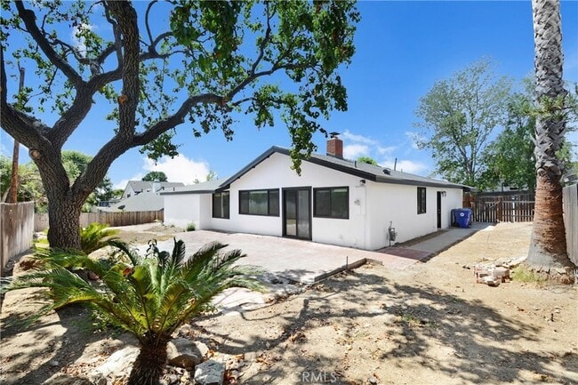 Building Photo - 2551 La Praix St
