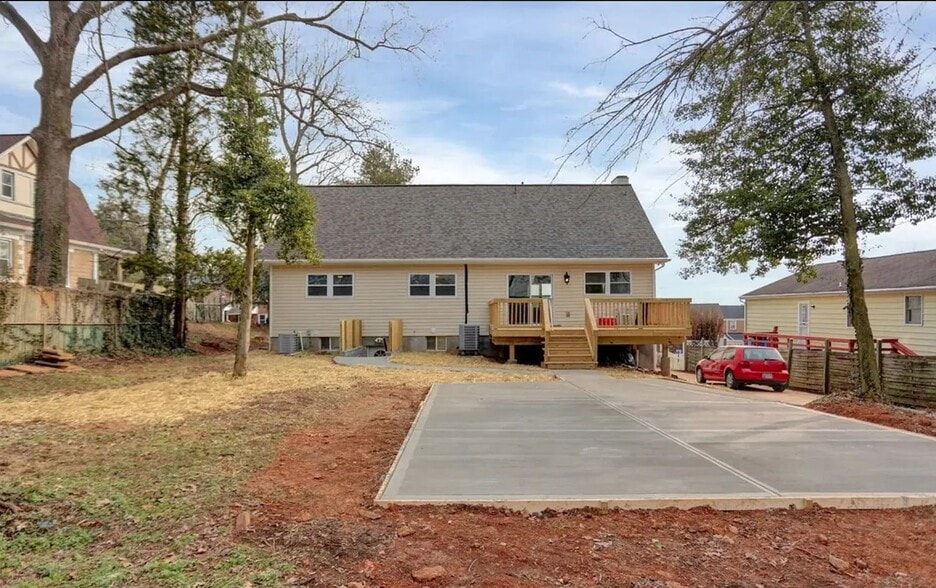 Building Photo - 5922 Benton Heights Ave