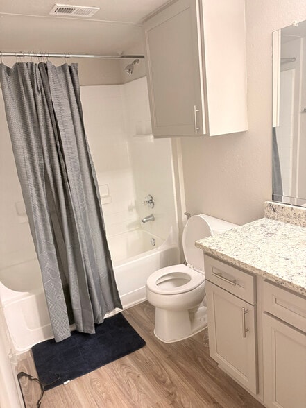 Building Photo - 1201 E Park Blvd