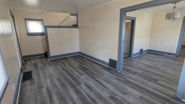 Building Photo - 3-Bedroom, 1-Bathroom Single Family Home for Rent in Akron, Ohio