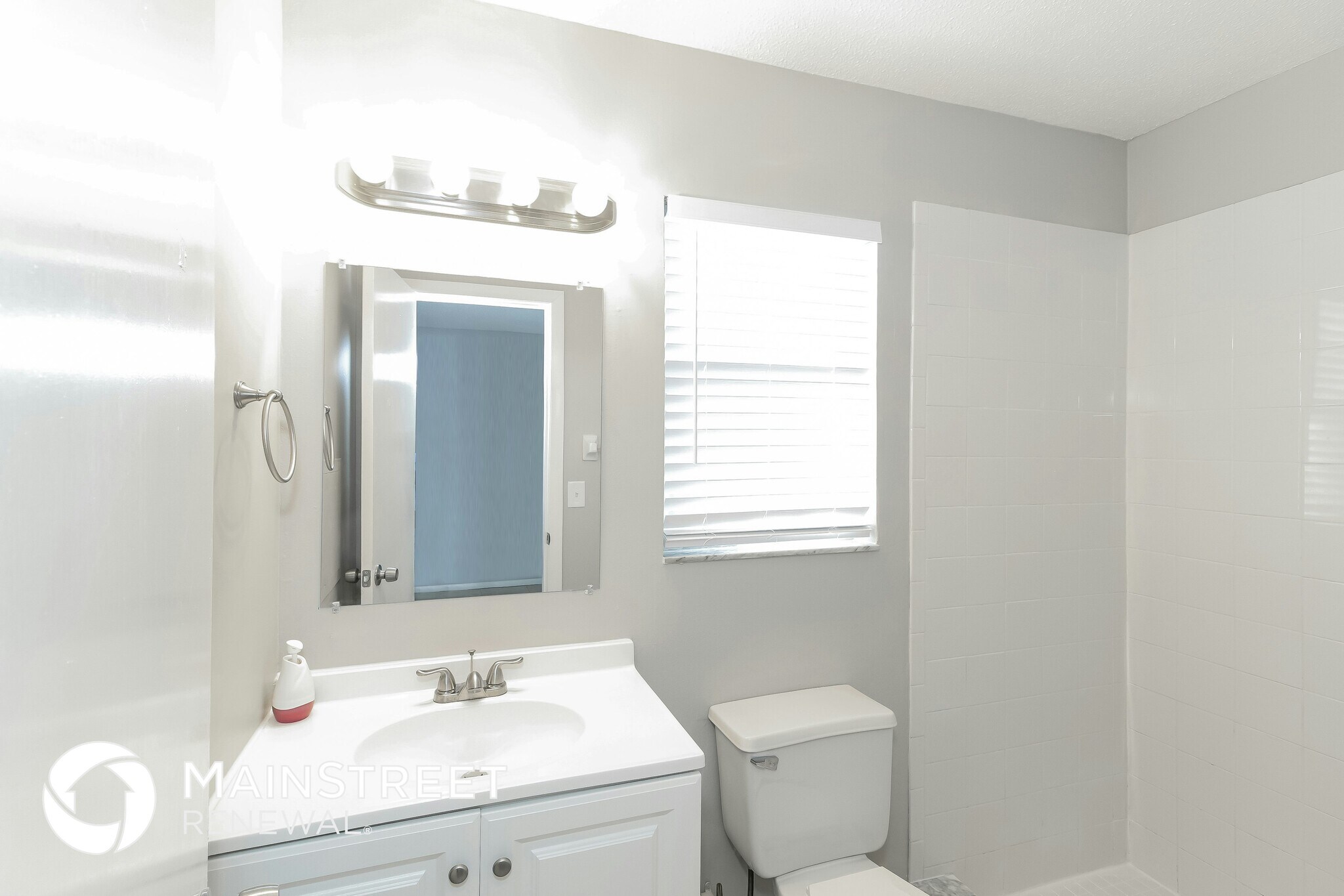 Building Photo - 649 Sheridan Dr