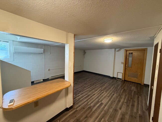 Building Photo - 224 Halsey St