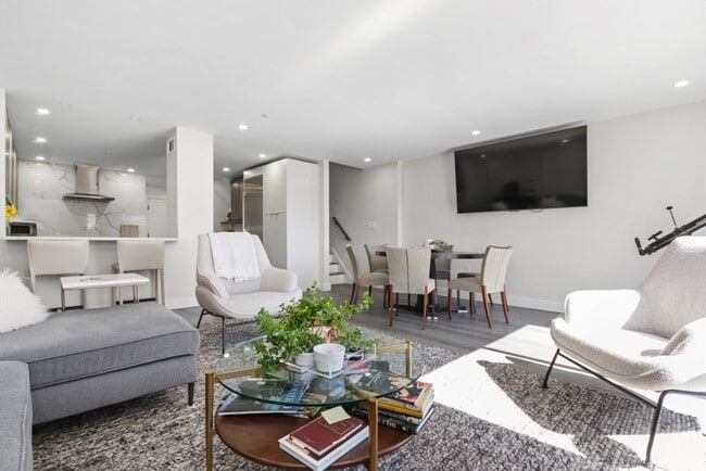 Building Photo - 199 Coolidge Ave