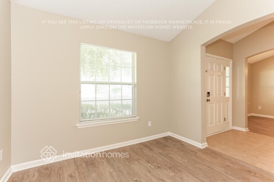 Building Photo - 10996 Apple Blossom Trail E