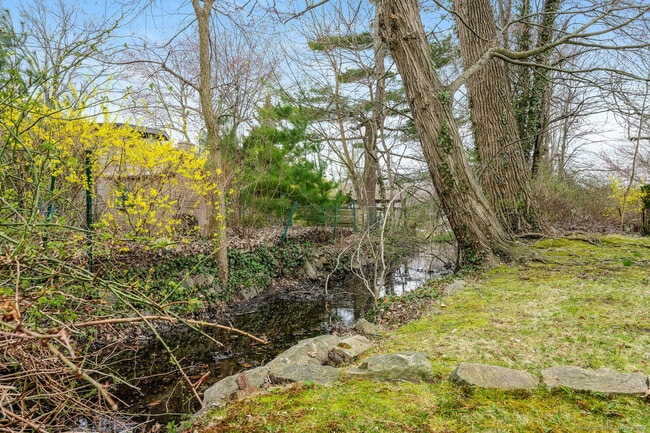 Building Photo - 14 Amherst Rd