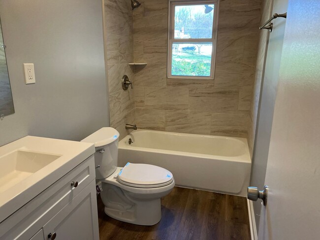 Building Photo - Renovated Rambler Close to METRO, Parks, &...