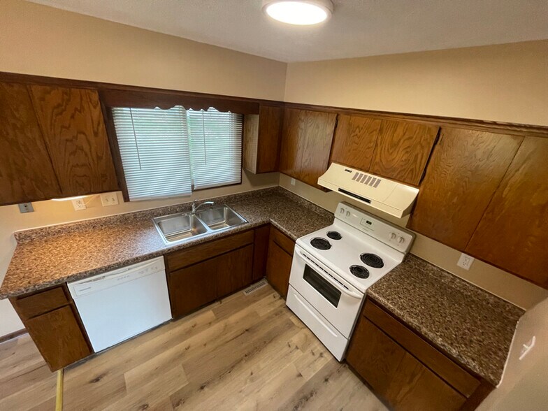 Building Photo - 2570 Ruth St