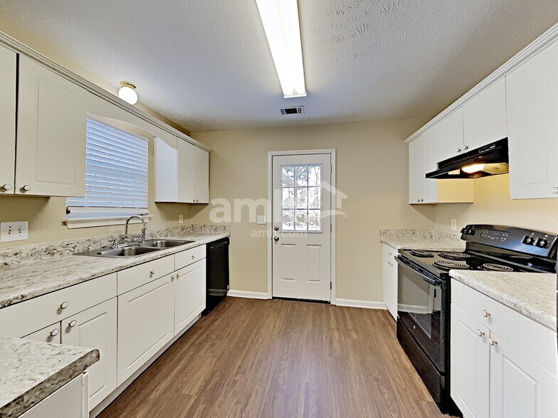 Building Photo - 1109 Benton Mason Dr