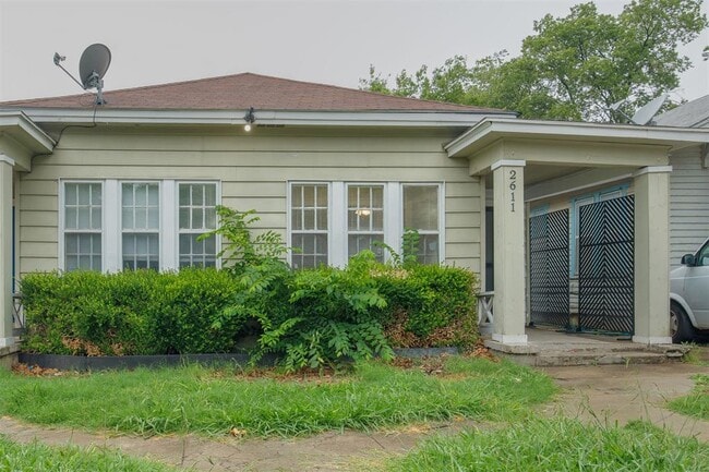 Building Photo - 2611 N Shartel Ave