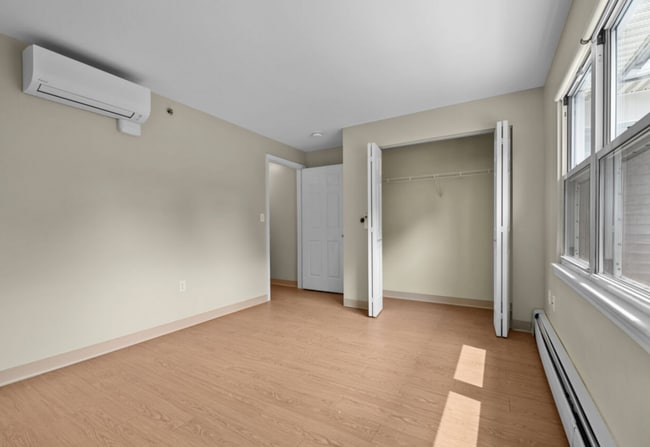 Building Photo - 675 Parker St