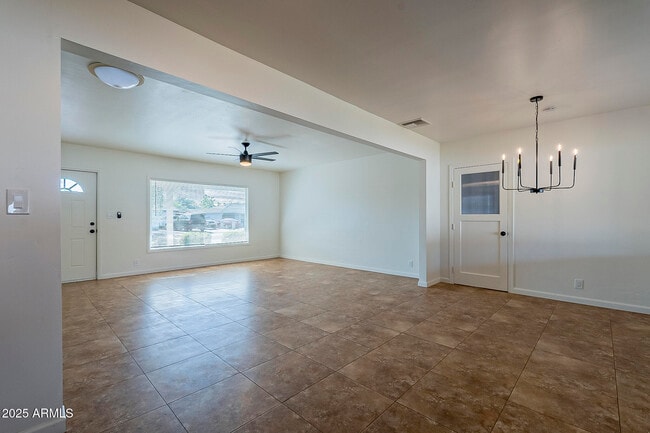 Building Photo - 481 N Sunset Dr