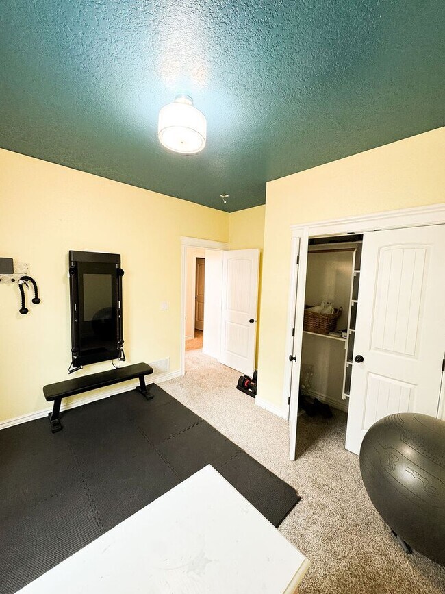 Building Photo - Beautiful Custom Home For Rent In Rexburg!