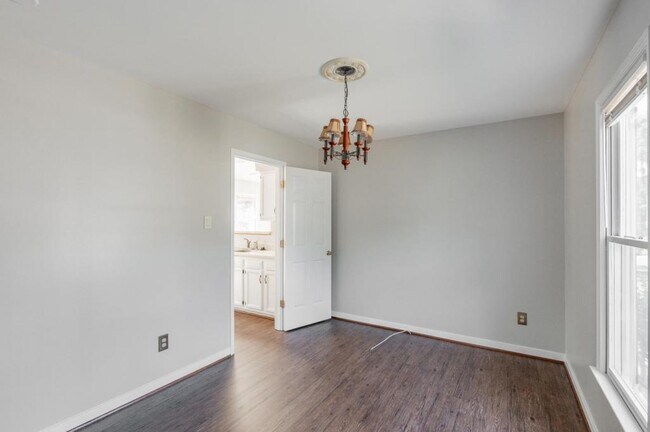 Building Photo - 8915 Castle Point Dr