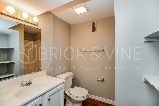 Building Photo - Pet-friendly house featuring fenced-in yard