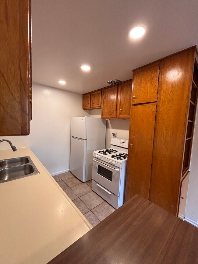Building Photo - 12415 Archwood St