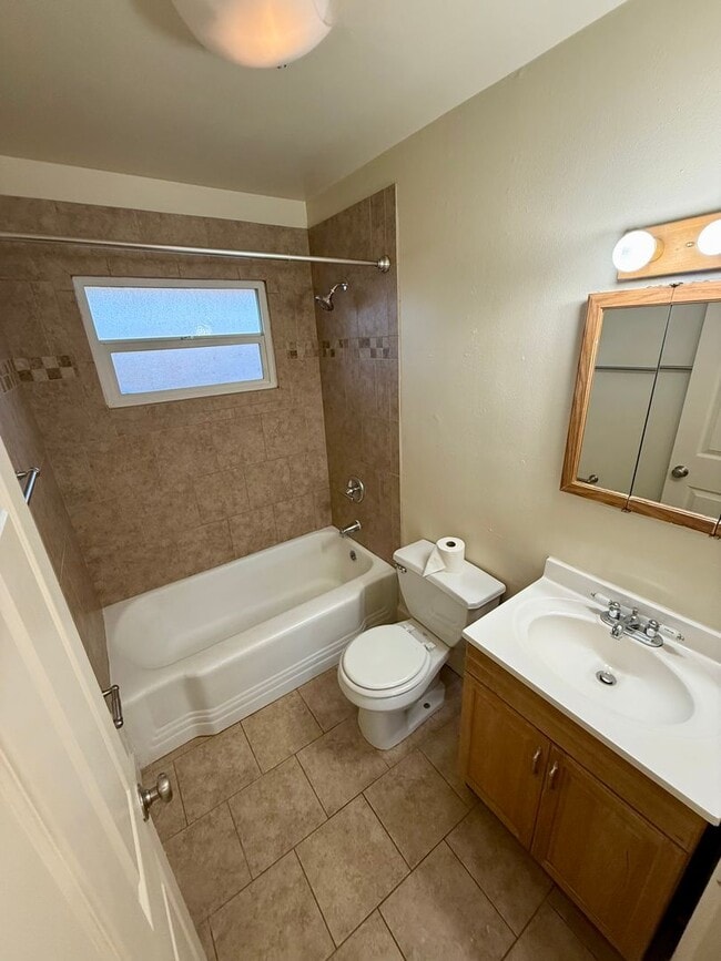 Building Photo - 3 Bedroom, 2 Bathroom WITH a Move in Special!