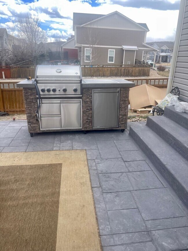 Building Photo - Beautiful 3 Bed, 3 Bath with a Loft Single Family Home in Meadows Neighborhood.
