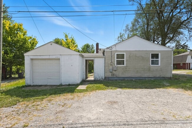 Building Photo - NEW LISTING! 2 BEDROOM HOME