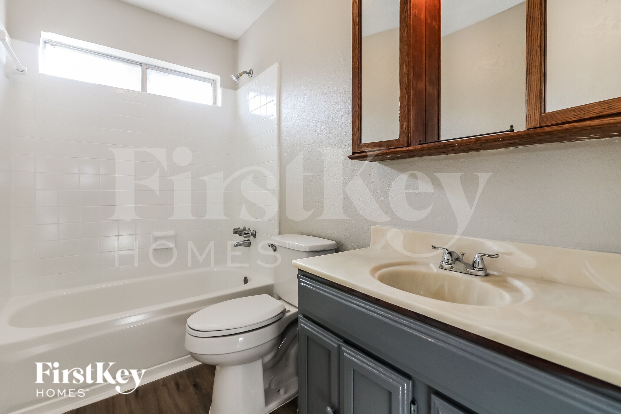 Building Photo - 2606 N Spring Dr