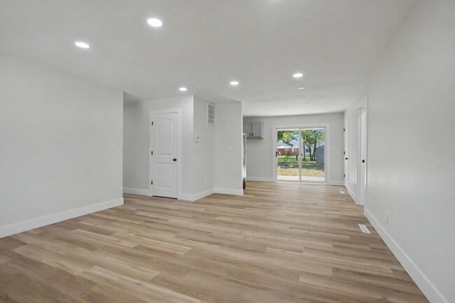 Building Photo - 83 Brookhaven Dr