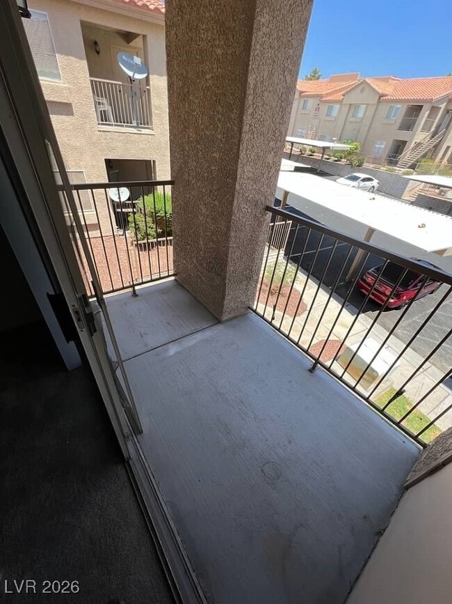 Building Photo - 2110 Los Feliz St