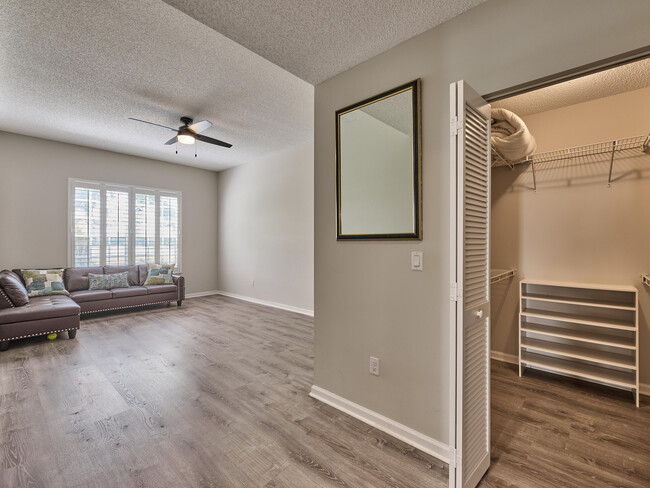 Building Photo - 10148 Andover Coach Cir