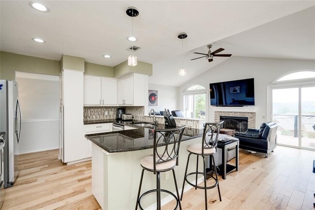 Building Photo - 6621 Mesa Hollow Dr