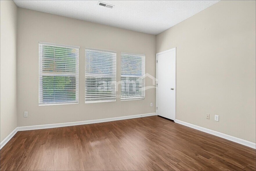 Building Photo - 116 N Honey Springs Ave