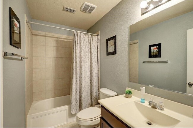 Building Photo - 11701 Summer Springs Dr