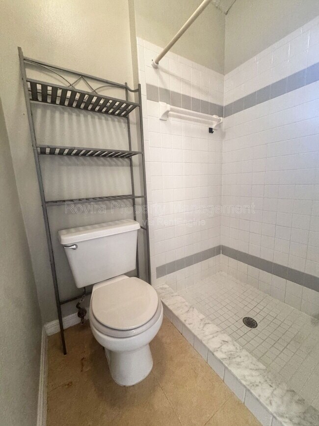 Building Photo - 116 Barrington Dr